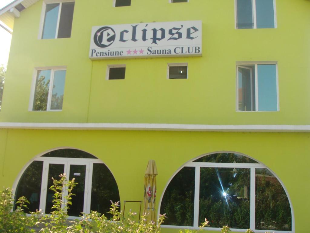 Pension Eclipse Орадя Экстерьер фото