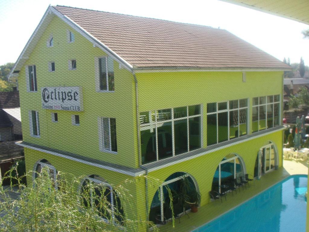 Pension Eclipse Орадя Экстерьер фото