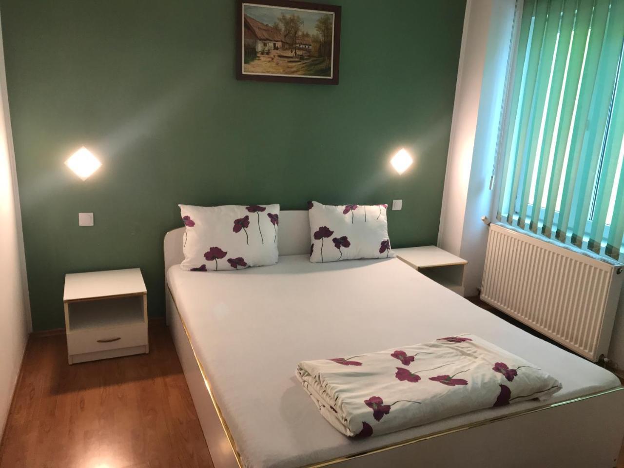 Pension Eclipse Орадя Экстерьер фото