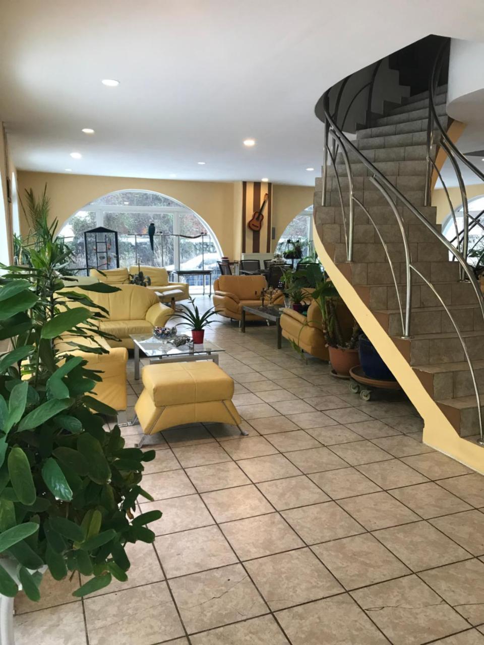 Pension Eclipse Орадя Экстерьер фото